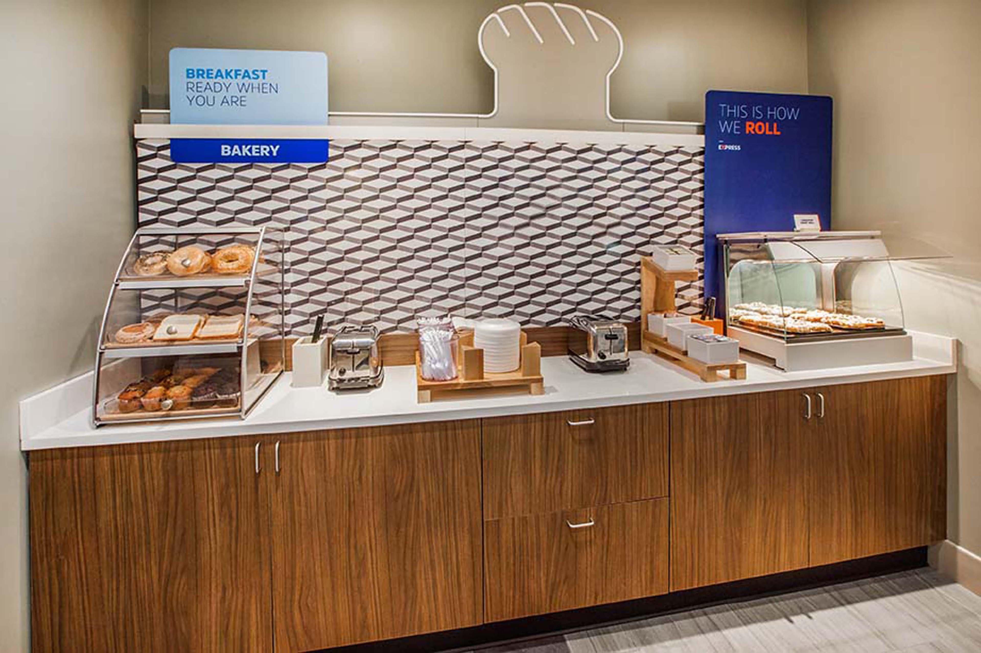 Holiday Inn Express Hanover By Ihg Exterior foto