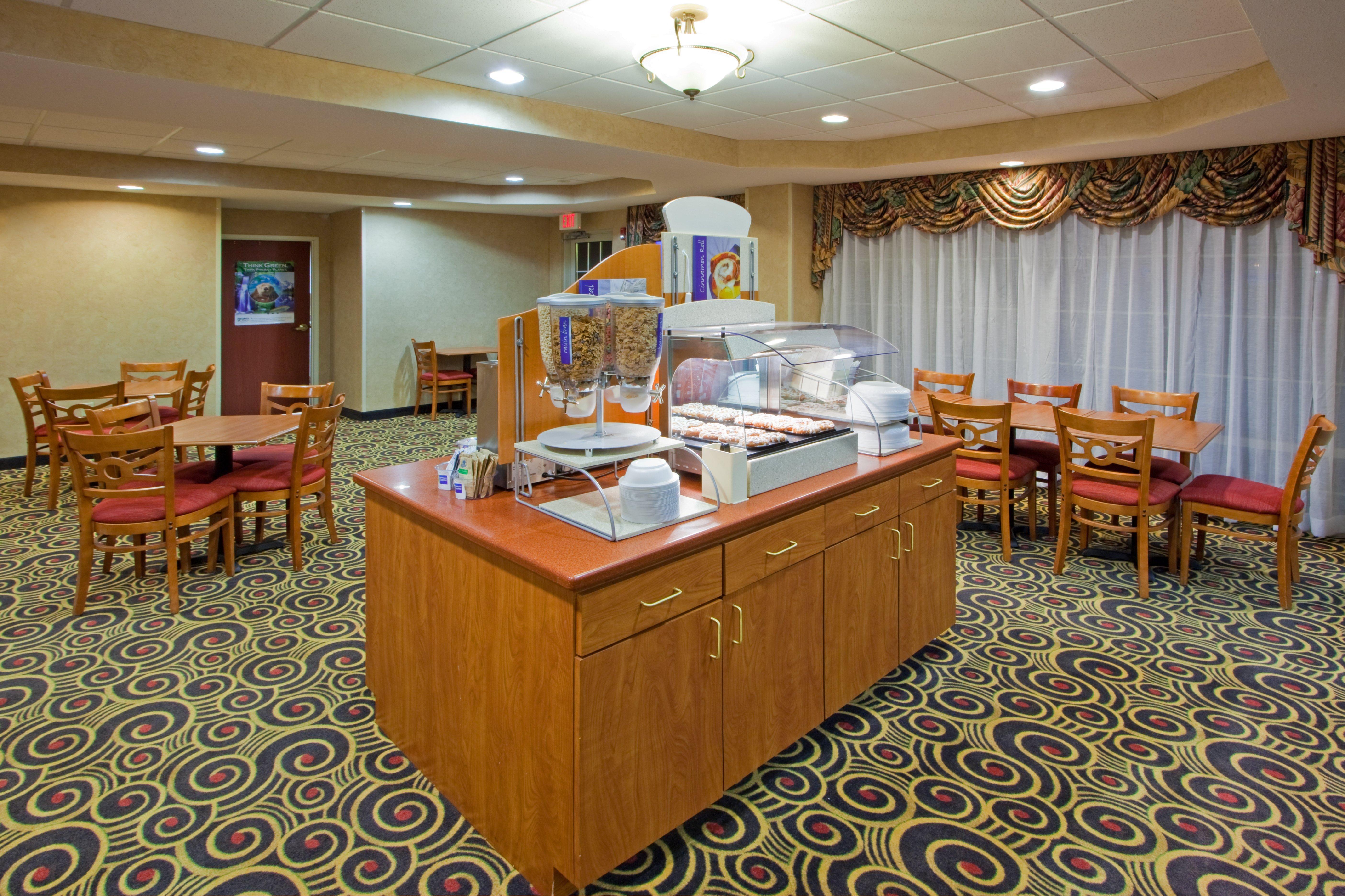 Holiday Inn Express Hanover By Ihg Exterior foto